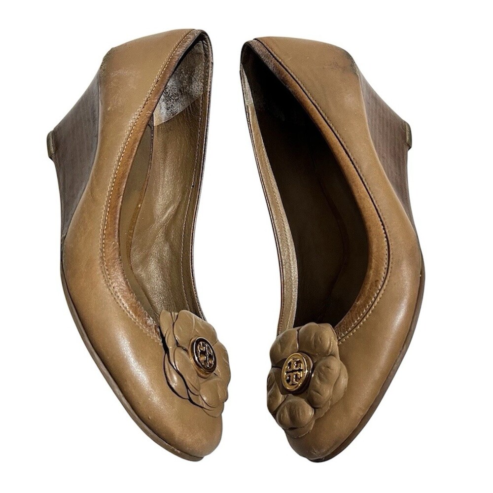 Tory Burch Shelby Floral Logo Wedge Sandals Womens 9.5 Tan Flower